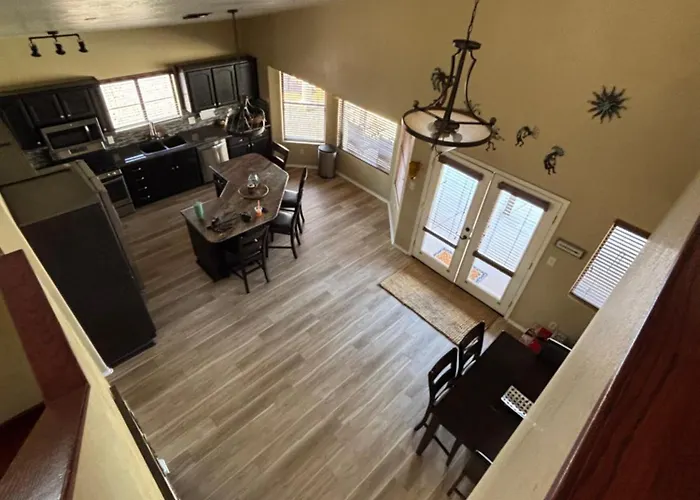 Sparkling Foothills 3 Bed And Loft 2 Bath Pool - 14 Day Minimum