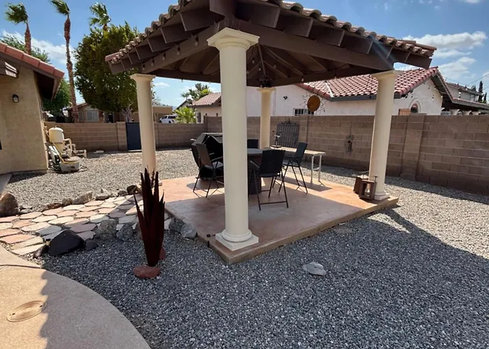 Sparkling Foothills 3 Bed And Loft 2 Bath Pool - 14 Day Minimum Holiday home Yuma