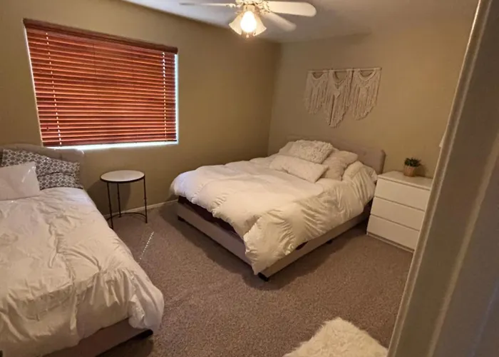 Sparkling Foothills 3 Bed And Loft 2 Bath Pool - 14 Day Minimum Holiday home *